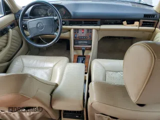 1989 Mercedes-Benz 300 300SE z VIN WDBCA24D1KA433423, wystawiony jako Copart lot #58725775 z przebiegiem 281 775 mil mil oraz Szkoda całkowita • Salvage title. Historia ofert i sprzedaży dostępna na DreamBid. Obrazek 8.