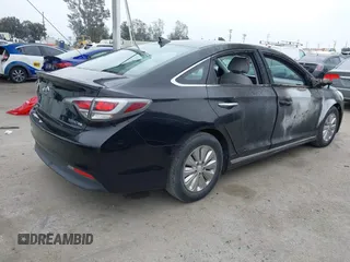 2016 Hyundai Sonata Hybrid SE with VIN KMHE24L13GA027768, listed as a IAAI auction lot 42043333 with 46,322 mi miles. Bid and sale history available at carsss.com. Image 4.
