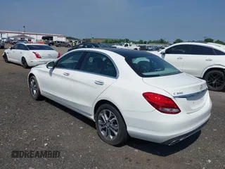 2017 Mercedes-Benz C 300 с VIN 55SWF4KB2HU204504, выставлен на аукционе IAAI как лот 42660080 с пробегом 40 202 миль миль и . История ставок и продаж доступна на DreamBid. Изображение 3.