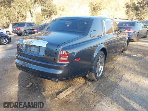 2008 Rolls-Royce Phantom z VIN SCA1S68538UX08739, wystawiony jako IAAI lot #41542958 z przebiegiem 15 238 mil mil oraz . Historia ofert i sprzedaży dostępna na DreamBid. Obrazek 4.