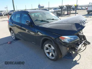 2015 BMW X1 sDrive28i with VIN WBAVM1C58FV498559, listed as a IAAI auction lot 41208638 with 100,452 mi miles. Bid and sale history available at carsss.com. Image 1.