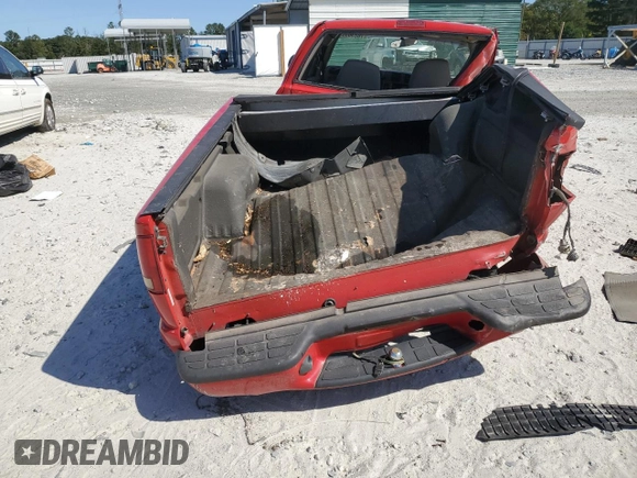 2003 GMC Sonoma SLS z VIN 1GTCS19X138192032, wystawiony jako Copart lot #76230394 z przebiegiem 116 046 mil mil oraz Szkoda całkowita • Salvage title. Historia ofert i sprzedaży dostępna na DreamBid. Obrazek 6.