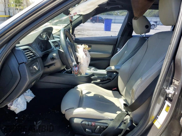2012 BMW 3 Series 328i z VIN WBA3A5C58CF349372, wystawiony jako Copart lot #74259184 z przebiegiem Nie podano mil oraz Szkoda całkowita • Salvage title. Historia ofert i sprzedaży dostępna na DreamBid. Obrazek 7.