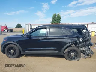 2023 Ford Police Interceptor z VIN 1FM5K8AC8PGB59787, wystawiony jako IAAI lot #42607731 z przebiegiem 23 205 mil mil oraz . Historia ofert i sprzedaży dostępna na DreamBid. Obrazek 14.