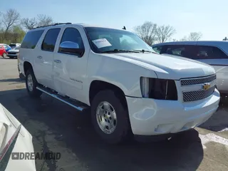 2013 Chevrolet Suburban LT with VIN 1GNSKJE75DR174167, listed as a IAAI auction lot 42005614 with 290,223 mi miles. Bid and sale history available at carsss.com. Image 1.