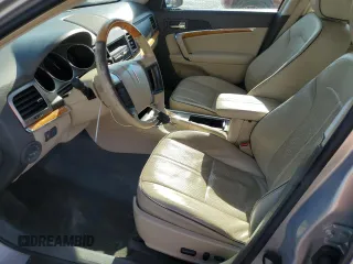 2010 Lincoln MKZ z VIN 3LNHL2GC8AR644901, wystawiony jako Copart lot #56098095 z przebiegiem 165 989 mil mil oraz Nie do naprawy • Non repairable. Historia ofert i sprzedaży dostępna na DreamBid. Obrazek 7.