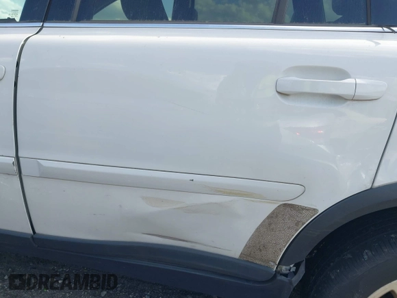 2005 Volvo XC90 with VIN YV1CZ852151197686, listed as a IAAI auction lot 41993202 with 1 mi miles. Bid and sale history available at carsss.com. Image 6.