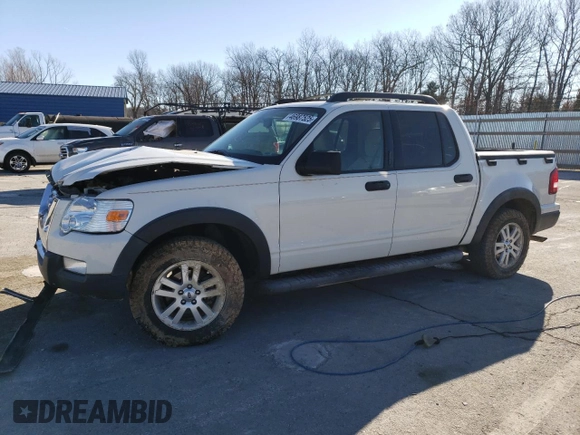2010 Ford Explorer Sport Trac XLT z VIN 1FMEU3BE5AUA38530, wystawiony jako Copart lot #46987525 z przebiegiem 132 432 mil mil oraz Szkody całkowita. Historia ofert i sprzedaży dostępna na DreamBid. Obrazek 1.