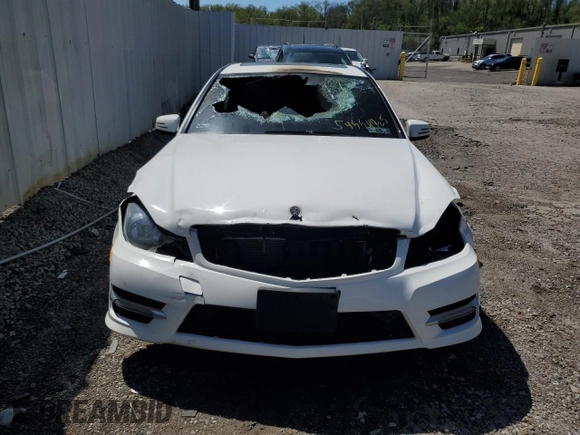 2013 Mercedes-Benz C 300 Sport с VIN WDDGF8AB6DR241726, выставлен на аукционе Copart как лот 54554925 с пробегом Не указан миль и Списание • Salvage title. История ставок и продаж доступна на DreamBid. Изображение 5.