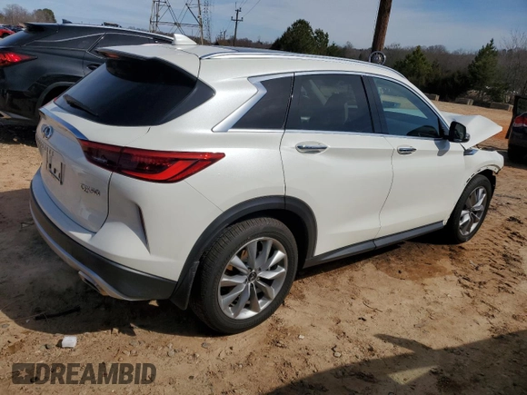 2021 Infiniti QX50 Luxe z VIN 3PCAJ5BB5MF125399, wystawiony jako Copart lot #45708015 z przebiegiem 26 913 mil mil oraz Szkody całkowita. Historia ofert i sprzedaży dostępna na DreamBid. Obrazek 3.