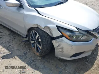 2017 Nissan Altima SR z VIN 1N4AL3AP8HC257299, wystawiony jako IAAI lot #42312909 z przebiegiem 50 154 mil mil oraz . Historia ofert i sprzedaży dostępna na DreamBid. Obrazek 6.