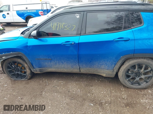 2022 Jeep Compass Latitude z VIN 3C4NJCBB9NT172153, wystawiony jako IAAI lot #41918327 z przebiegiem 95 504 mil mil oraz . Historia ofert i sprzedaży dostępna na DreamBid. Obrazek 14.