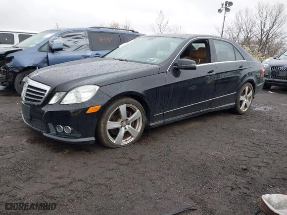 2010 Mercedes-Benz E-Class E 350 Luxury with VIN WDDHF8HB0AA176067, listed as a IAAI auction lot 41997712 with 151,662 mi miles. Bid and sale history available at carsss.com. Image 2.