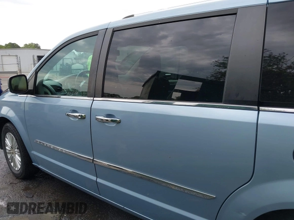 2013 Chrysler Town & Country Limited with VIN 2C4RC1GG5DR571731, listed as a IAAI auction lot 42028807 with 155,875 mi miles. Bid and sale history available at carsss.com. Image 14.