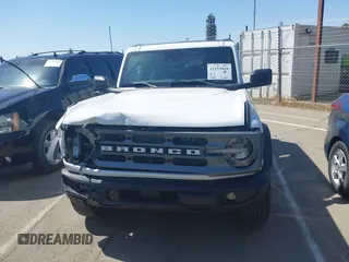 2021 Ford Bronco z VIN 1FMDE5AP9MLA72598, wystawiony jako IAAI lot #42153810 z przebiegiem 45 694 mil mil oraz . Historia ofert i sprzedaży dostępna na DreamBid. Obrazek 12.