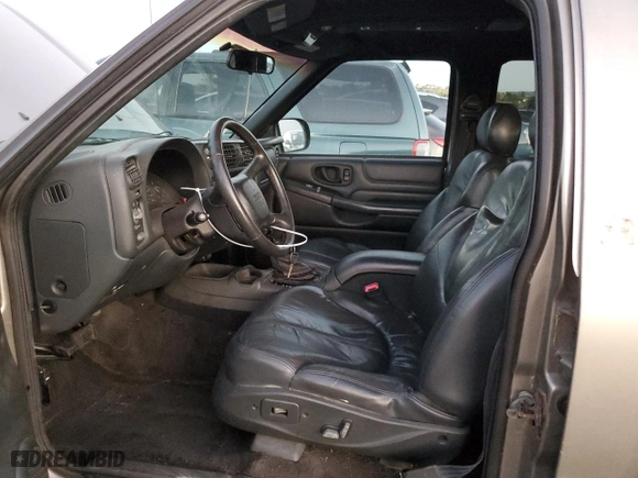 2000 GMC Jimmy SLE Convenience with VIN 1GKDT13WXY2158025, listed as a Copart auction lot 73565954 with 0 mi miles and Salvage Title. Bid and sale history available at carsss.com. Image 7.