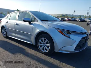 2023 Toyota Corolla LE z VIN JTDB4MEEXPJ008992, wystawiony jako IAAI lot #42136589 z przebiegiem 11 221 mil mil oraz . Historia ofert i sprzedaży dostępna na DreamBid. Obrazek 1.