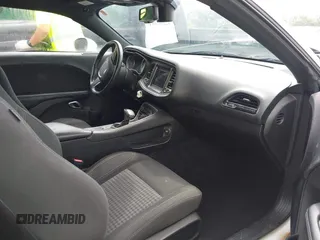 2019 Dodge Challenger SXT z VIN 2C3CDZAG7KH670018, wystawiony jako IAAI lot #42266401 z przebiegiem 47 367 mil mil oraz . Historia ofert i sprzedaży dostępna na DreamBid. Obrazek 5.