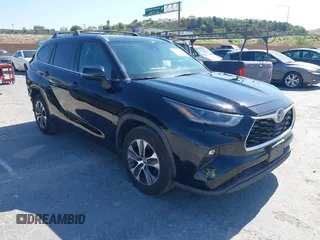 2021 Toyota Highlander XLE with VIN 5TDHZRAH3MS048273, listed as a IAAI auction lot 42360196 with 38,616 mi miles and . Bid and sale history available at DreamBid. Image 1.
