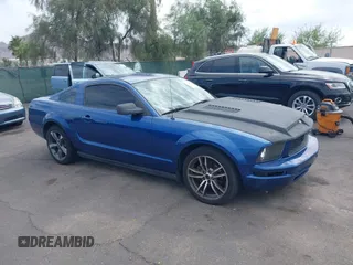 2007 Ford Mustang Deluxe z VIN 1ZVFT80N975241366, wystawiony jako IAAI lot #42408850 z przebiegiem 193 336 mil mil oraz . Historia ofert i sprzedaży dostępna na DreamBid. Obrazek 1.