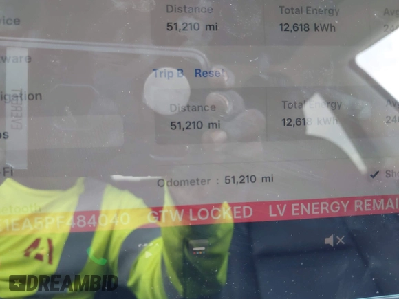 2023 Tesla Model 3 z VIN 5YJ3E1EA5PF484040, wystawiony jako IAAI lot #42128327 z przebiegiem 51 210 mil mil oraz . Historia ofert i sprzedaży dostępna na DreamBid. Obrazek 15.
