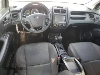 2010 Kia Sportage LX z VIN KNDKG3A46A7722489, wystawiony jako Copart lot #57530485 z przebiegiem 258 368 mil mil oraz Czysty tytuł • Clean title. Historia ofert i sprzedaży dostępna na DreamBid. Obrazek 8.