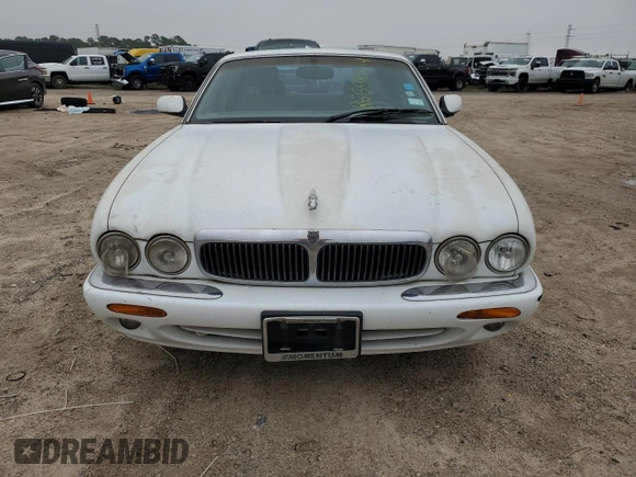 1998 Jaguar XJ with VIN SAJHX1248WC835728, listed as a Copart auction lot 86698244 with 116,768 mi miles and Clean title. Bid and sale history available at DreamBid. Image 5.