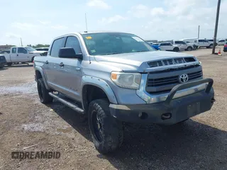 2015 Toyota Tundra SR5 z VIN 5TFDW5F18FX463470, wystawiony jako IAAI lot #42373381 z przebiegiem Nie podano mil oraz . Historia ofert i sprzedaży dostępna na DreamBid. Obrazek 1.