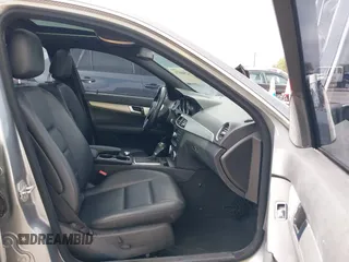 2013 Mercedes-Benz C 300 Sport с VIN WDDGF8AB2DR242498, выставлен на аукционе IAAI как лот 42588574 с пробегом 143 898 миль миль и . История ставок и продаж доступна на DreamBid. Изображение 5.