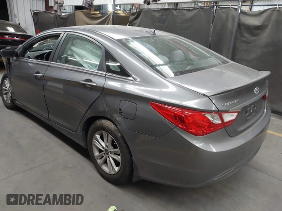 2013 Hyundai Sonata GLS z VIN 5NPEB4AC7DH620868, wystawiony jako IAAI lot #42044355 z przebiegiem 96 671 mil mil oraz . Historia ofert i sprzedaży dostępna na DreamBid. Obrazek 3.