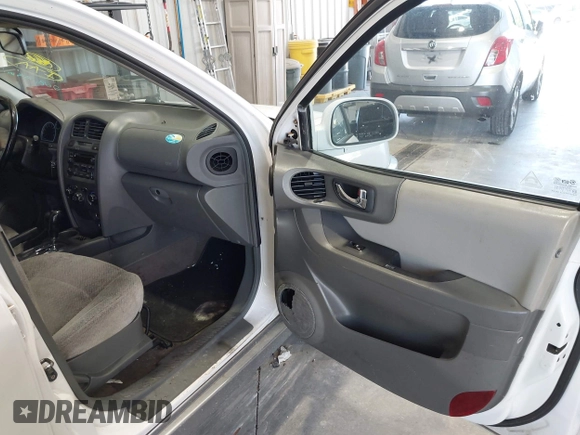 2006 Hyundai Santa Fe GLS with VIN KM8SC13D26U098773, listed as a IAAI auction lot 42382655 with 268,133 mi miles and . Bid and sale history available at DreamBid. Image 5.