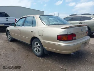 1996 Toyota Camry DX with VIN 4T1BG12K7TU781388, listed as a IAAI auction lot 42089118 with 196,988 mi miles. Bid and sale history available at carsss.com. Image 3.