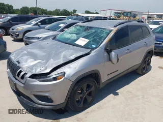 2021 Jeep Cherokee Altitude z VIN 1C4PJLLB4MD215146, wystawiony jako IAAI lot #42253929 z przebiegiem 42 666 mil mil oraz . Historia ofert i sprzedaży dostępna na DreamBid. Obrazek 2.