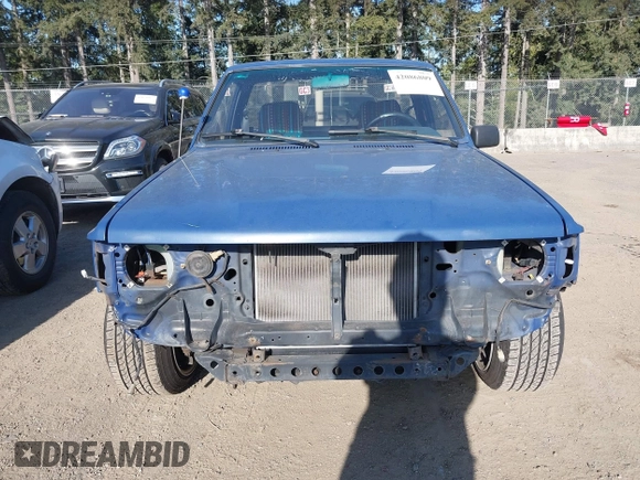 1987 Toyota Pickup with VIN JT4RN50RXH0283460, listed as a IAAI auction lot 42086809 with 183,562 mi miles and . Bid and sale history available at DreamBid. Image 6.