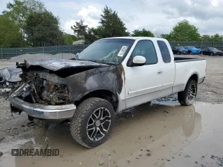 2003 Ford F-150 XL z VIN 1FTRX18L73NA54393, wystawiony jako Copart lot #54550175 z przebiegiem Nie podano mil oraz Nie do naprawy • Non repairable. Historia ofert i sprzedaży dostępna na DreamBid. Obrazek 1.