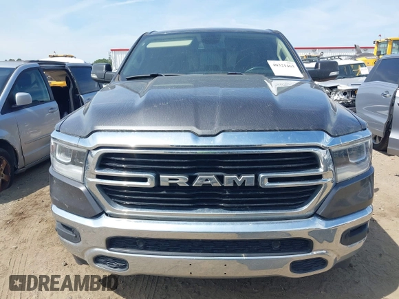 2019 Ram 1500 Big Horn z VIN 1C6RRFFG8KN743717, wystawiony jako IAAI lot #40321463 z przebiegiem 89 387 mil mil oraz . Historia ofert i sprzedaży dostępna na DreamBid. Obrazek 12.