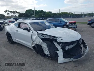 2021 Chevrolet Camaro 1LS z VIN 1G1FB1RX1M0101783, wystawiony jako IAAI lot #42095549 z przebiegiem 61 395 mil mil oraz . Historia ofert i sprzedaży dostępna na DreamBid. Obrazek 1.