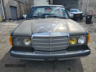 1984 Mercedes-Benz 300 with VIN WDBAB33A3EA157882, listed as a Copart auction lot 76098034 with 185,136 mi miles and Clean Title. Bid and sale history available at carsss.com. Image 5.