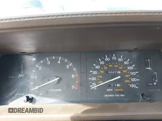 1985 Toyota Camry z VIN JT2SV16E9F0351378, wystawiony jako IAAI lot #41605627 z przebiegiem 192 476 mil mil oraz . Historia ofert i sprzedaży dostępna na DreamBid. Obrazek 7.