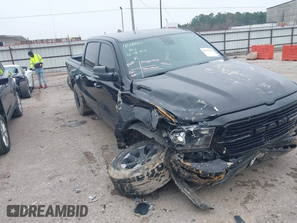2021 Ram 1500 Big Horn z VIN 1C6RREFG7MN630189, wystawiony jako IAAI lot #41371219 z przebiegiem 62 613 mil mil oraz . Historia ofert i sprzedaży dostępna na DreamBid. Obrazek 1.