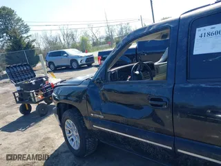 2000 Chevrolet New Tahoe LT with VIN 1GNEK13TXYJ191872, listed as a IAAI auction lot 41860033 with 1 mi miles. Bid and sale history available at carsss.com. Image 6.