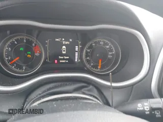 2018 Jeep Cherokee Latitude Plus z VIN 1C4PJMLB1JD530195, wystawiony jako IAAI lot #41629474 z przebiegiem 202 827 mil mil oraz . Historia ofert i sprzedaży dostępna na DreamBid. Obrazek 7.