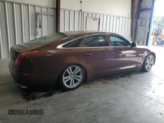 2011 Jaguar XJ XJL z VIN SAJWA2GB8BLV22081, wystawiony jako Copart lot #57088325 z przebiegiem 117 795 mil mil oraz Czysty tytuł • Clean title. Historia ofert i sprzedaży dostępna na DreamBid. Obrazek 3.
