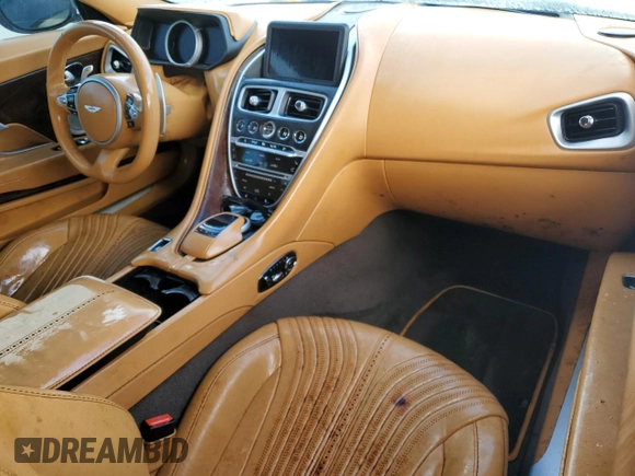 2017 Aston Martin DB11 z VIN SCFRMFAV2HGL00765, wystawiony jako Copart lot #79288034 z przebiegiem Nie podano mil oraz Nie do naprawy. Historia ofert i sprzedaży dostępna na DreamBid. Obrazek 8.