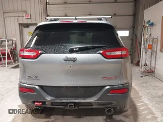 2014 Jeep Cherokee Trailhawk z VIN 1C4PJMBS4EW254963, wystawiony jako IAAI lot #42065845 z przebiegiem 187 356 mil mil oraz . Historia ofert i sprzedaży dostępna na DreamBid. Obrazek 16.
