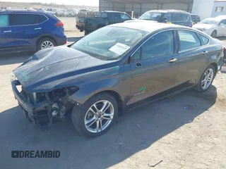 2016 Ford Fusion Titanium Hybrid с VIN 3FA6P0RU8GR266488, выставлен на аукционе IAAI как лот 41903919 с пробегом 74 927 миль миль и . История ставок и продаж доступна на DreamBid. Изображение 18.