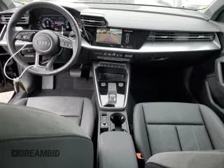 2022 Audi A3 Premium z VIN WAUAUDGY0NA094309, wystawiony jako Copart lot #55580283 z przebiegiem 5 664 mil mil oraz . Historia ofert i sprzedaży dostępna na DreamBid. Obrazek 8.