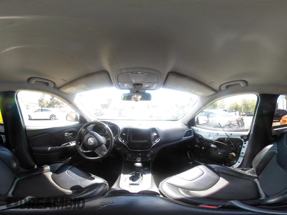 2020 Jeep Cherokee Latitude Plus z VIN 1C4PJLLB5LD625047, wystawiony jako IAAI lot #42246428 z przebiegiem 69 625 mil mil oraz . Historia ofert i sprzedaży dostępna na DreamBid. Obrazek 20.