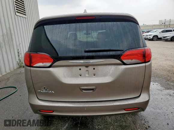 2017 Chrysler Pacifica Touring with VIN 2C4RC1DGXHR577647, listed as a Copart auction lot 57860695 with 138,936 mi miles and Clean title. Bid and sale history available at DreamBid. Image 6.