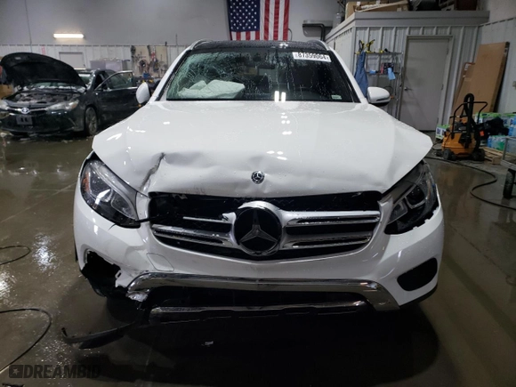 2019 Mercedes-Benz GLC with VIN WDC0G4KB6KV171935, listed as a Copart auction lot 87359064 with NaN miles and Salvage Title. Bid and sale history available at carsss.com. Image 5.